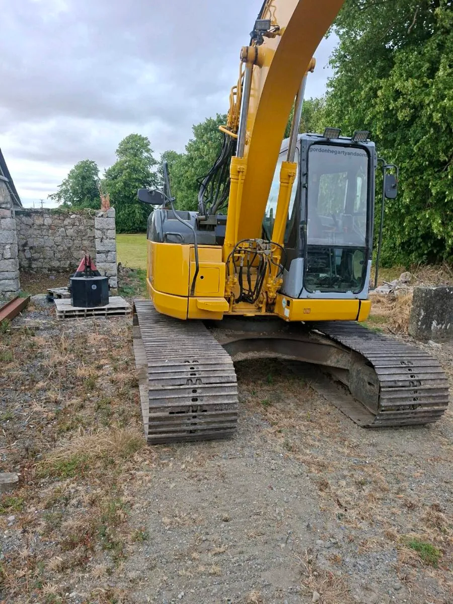 Komatsu 13 ton digger zero swing - Image 2