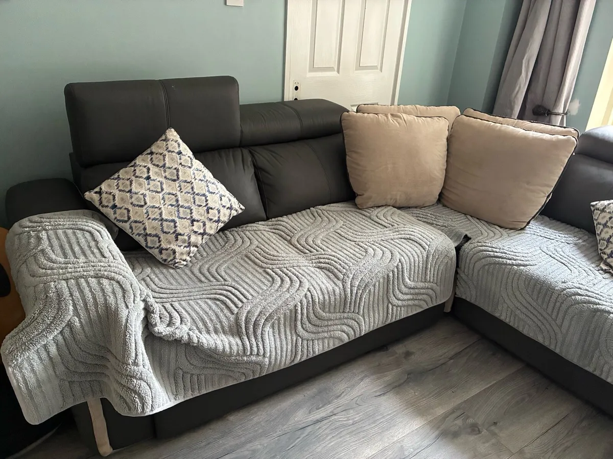 Couch - Image 4