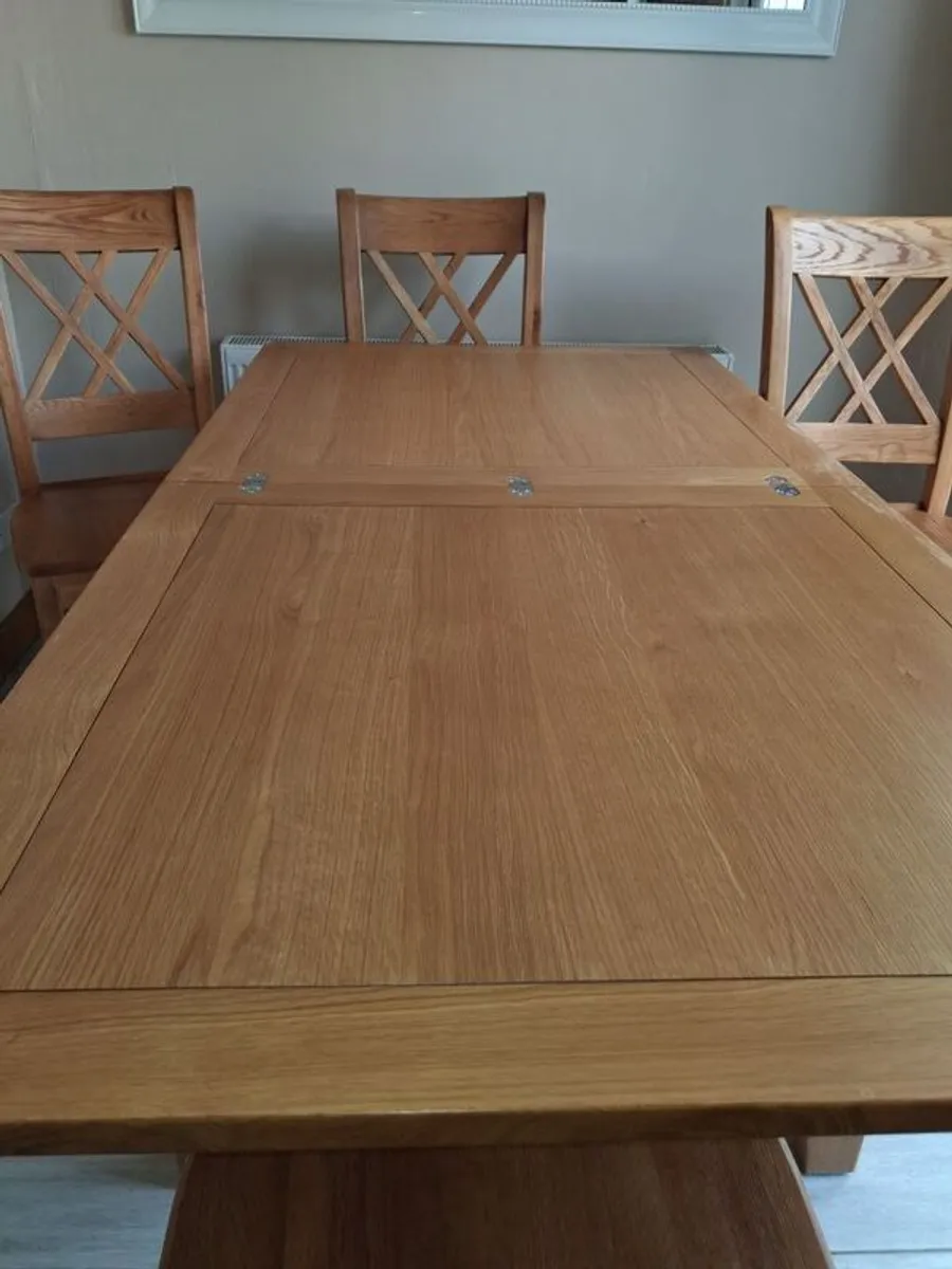 Table & chairs - Image 3