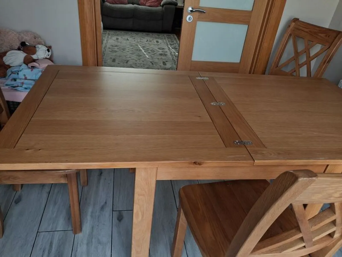 Table & chairs - Image 4