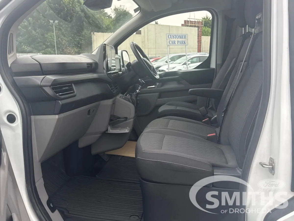 Ford Transit Custom LIMITED 2.0 150PS SWB - Image 3