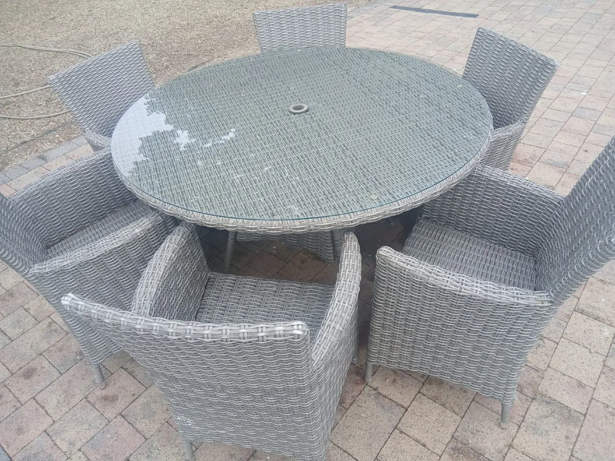 Rattan Table and chairs - Image 1