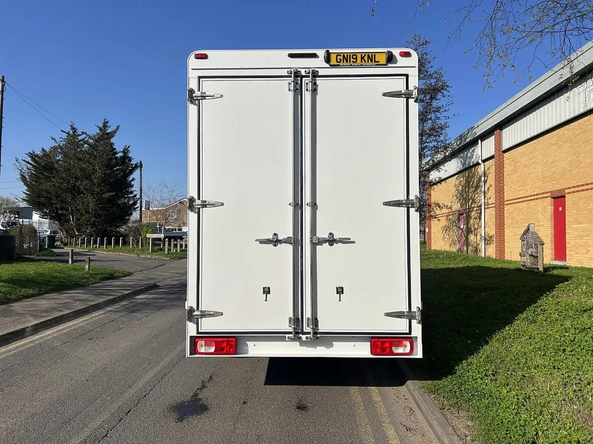 VB - 2019 Volkswagen Crafter Luton Box Van - Image 4