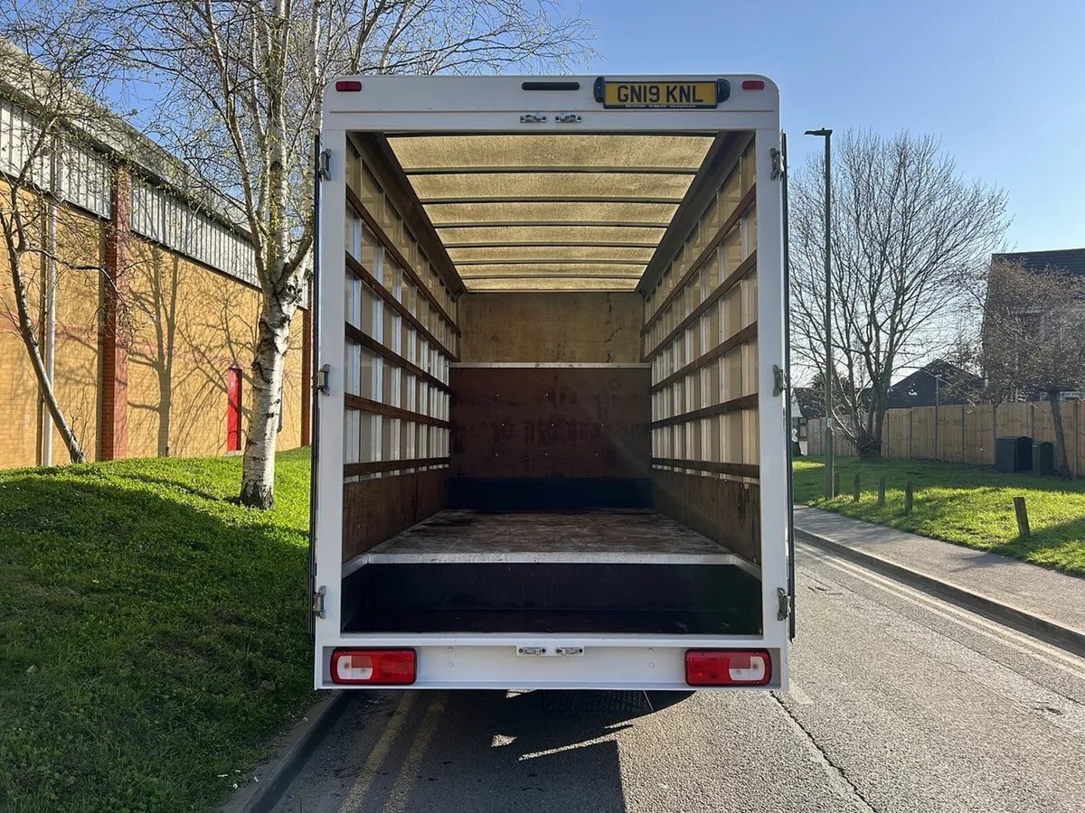 VB - 2019 Volkswagen Crafter Luton Box Van - Image 2