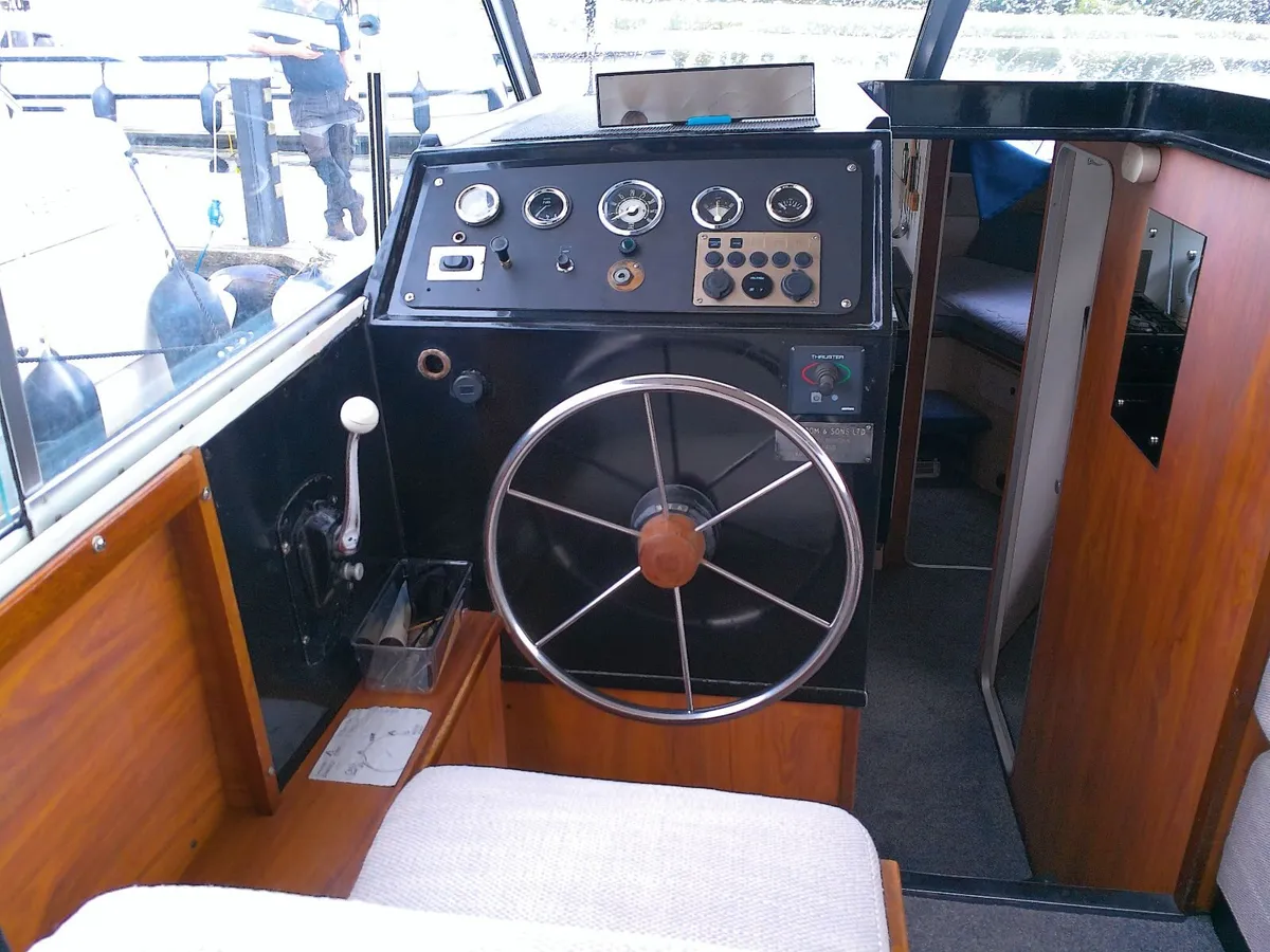 1983 Broom 35 Sedan. - Image 4