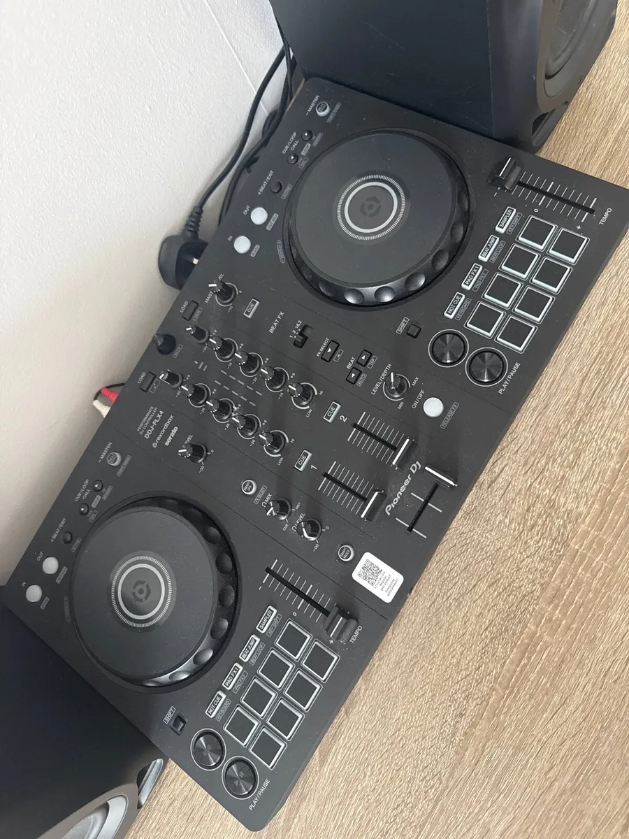 Pioneer DJ DDJ-FLX4, Pioneer Headphones & Speaker - Image 2