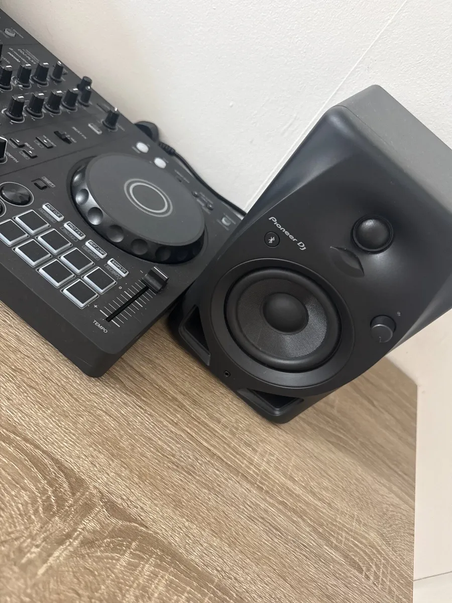 Pioneer DJ DDJ-FLX4, Pioneer Headphones & Speaker - Image 4