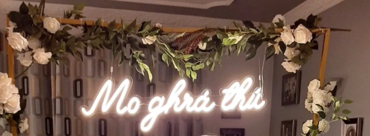 Neon sign - mo ghra thu neon sign