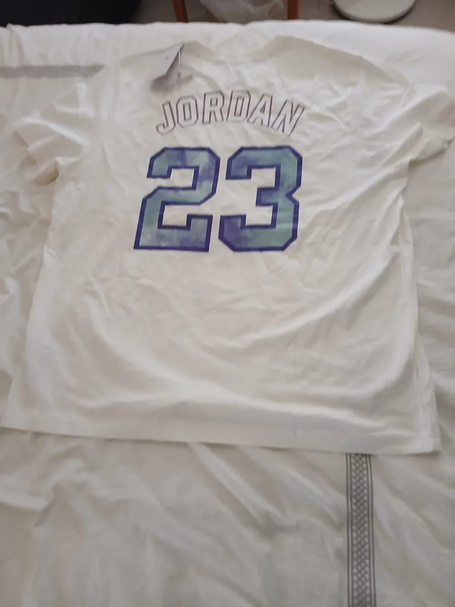 Nike mens Jordans size 11 tee-shirt3 xxl brand new - Image 2