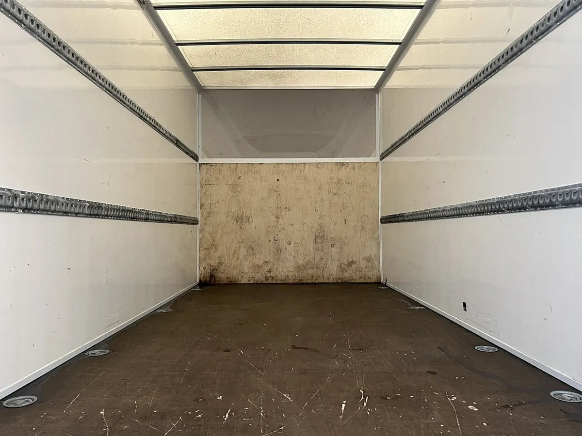 VB - 2023 Ford Transit Luton Box Van - Image 2