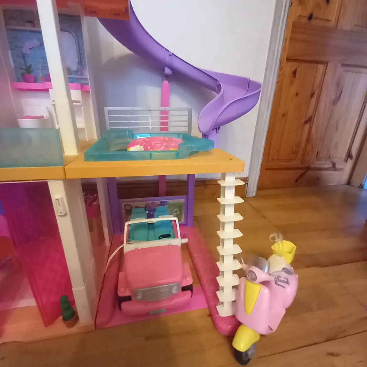 Barbie Dream House & Accessories - Image 3