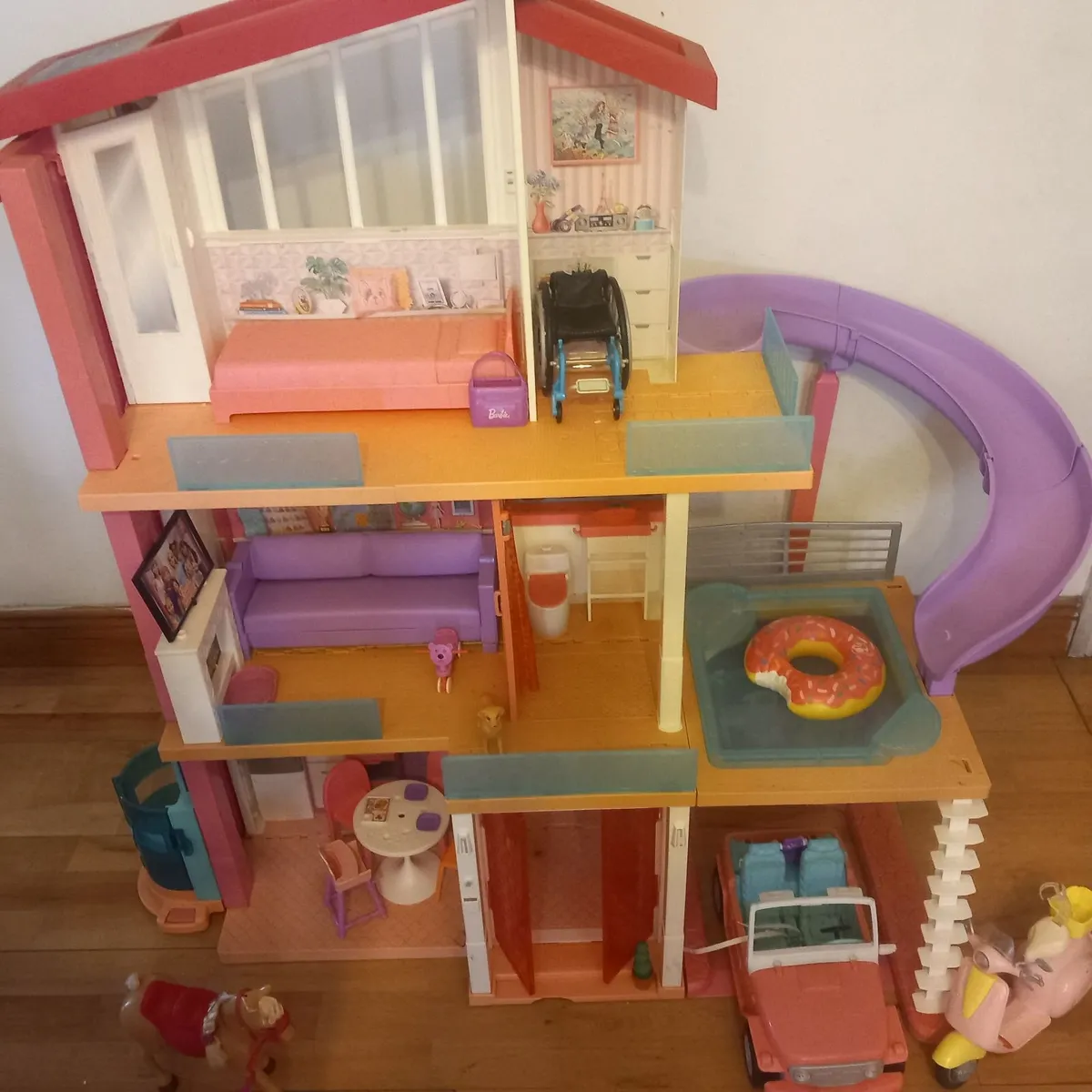 Barbie Dream House & Accessories - Image 1