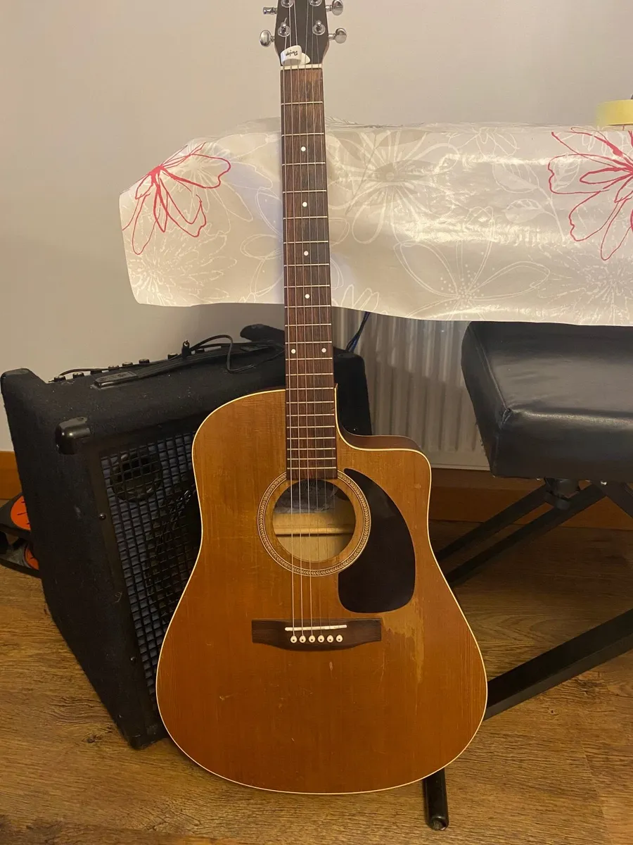 2004 seagull acoustic guitar with solid top. - Image 1