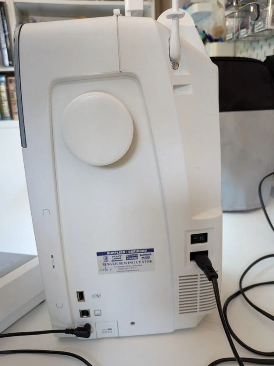 BERNINA 710 Sewing Machine - Image 2