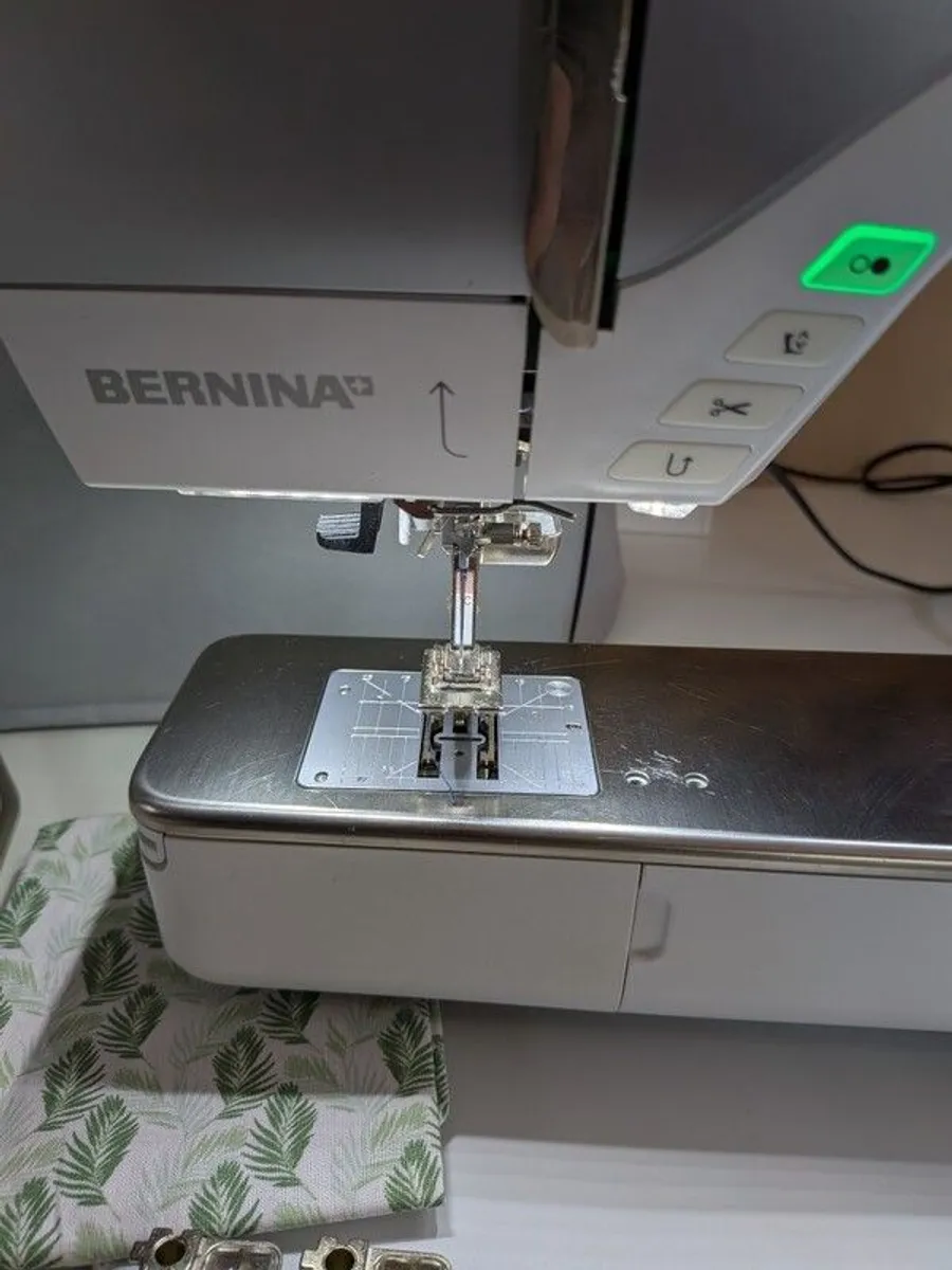 BERNINA 710 Sewing Machine - Image 4