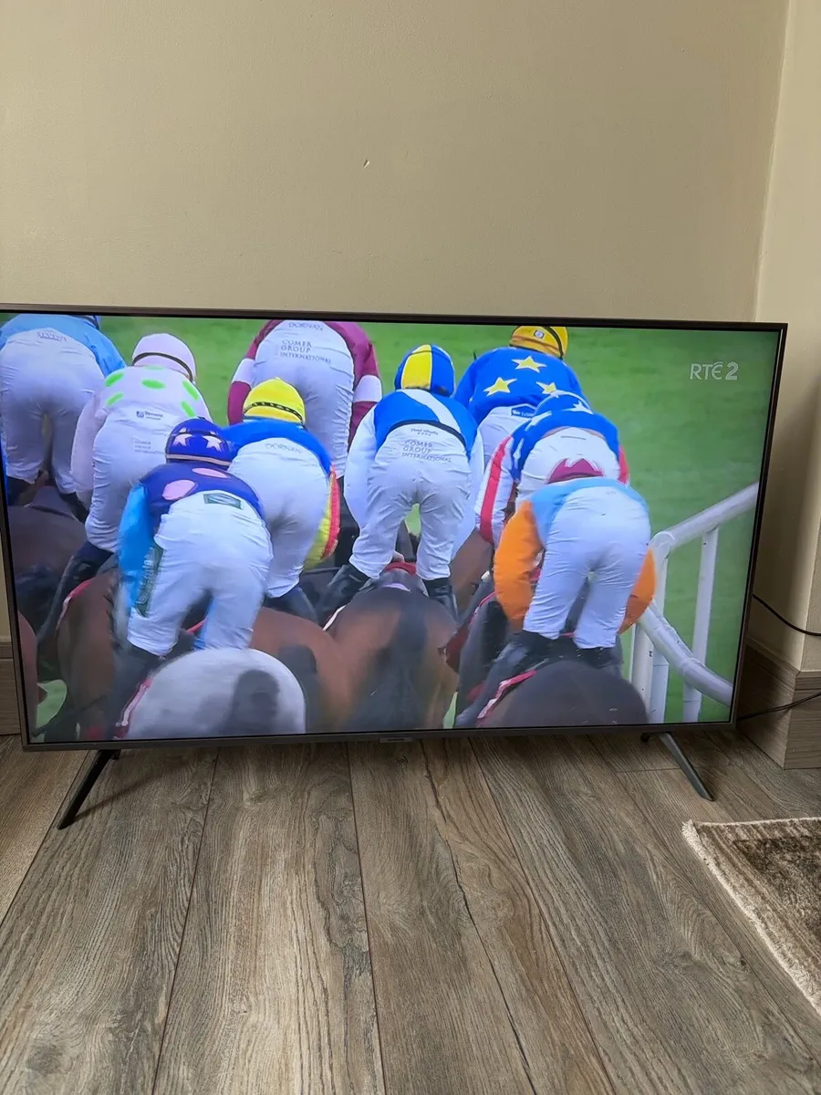 Samsung 43 inch Smart TV - Image 2