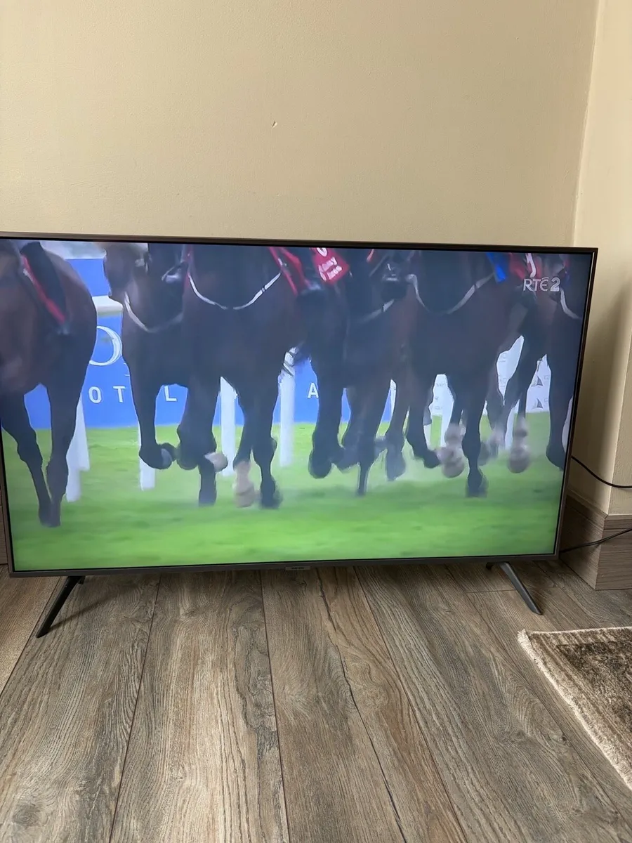 Samsung 43 inch Smart TV - Image 3