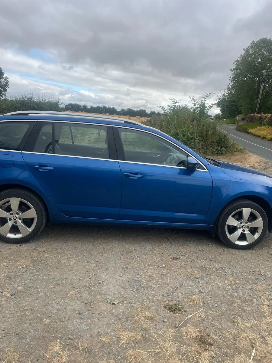 2016 Skoda Octavia 4x4 Estate - Image 3