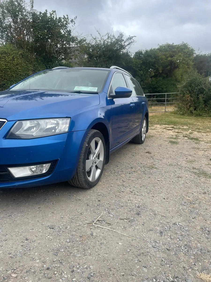 2016 Skoda Octavia 4x4 Estate - Image 4