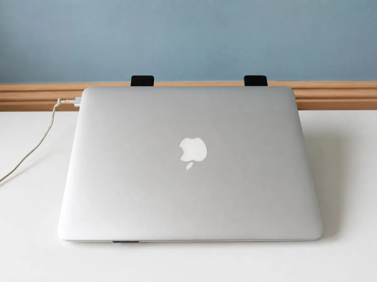 Apple MacBook Pro Retina 13" (2015) – i5, 8G - Image 2