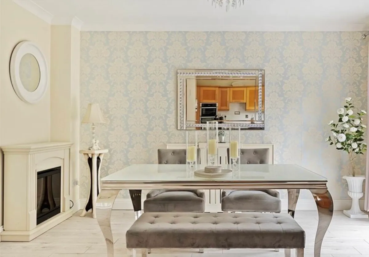 Dinning table and chairs - Image 1