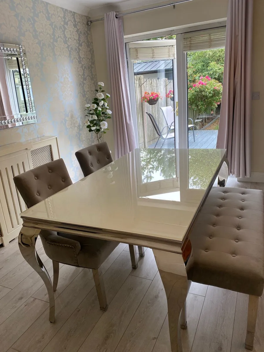 Dinning table and chairs - Image 3