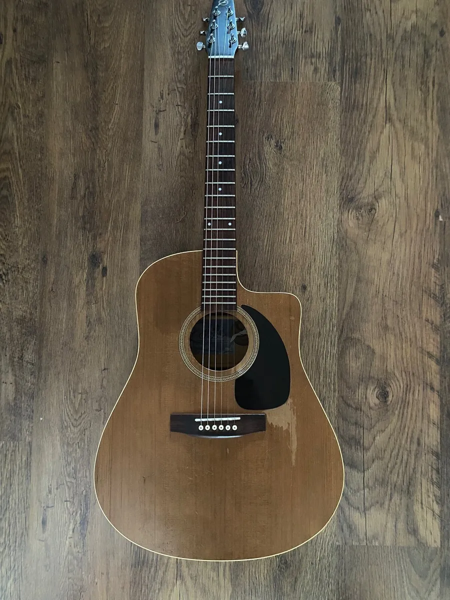 2004 seagull acoustic guitar with solid top. - Image 3