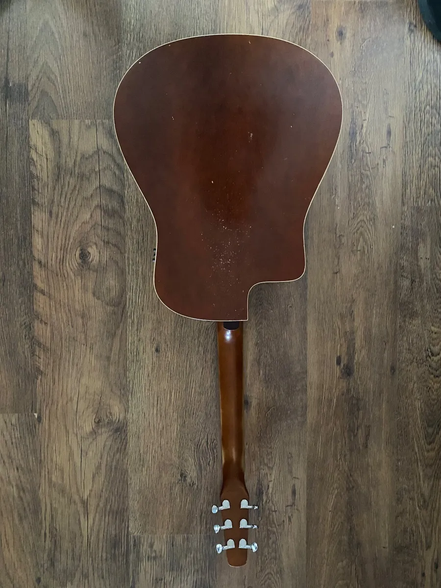 2004 seagull acoustic guitar with solid top. - Image 4
