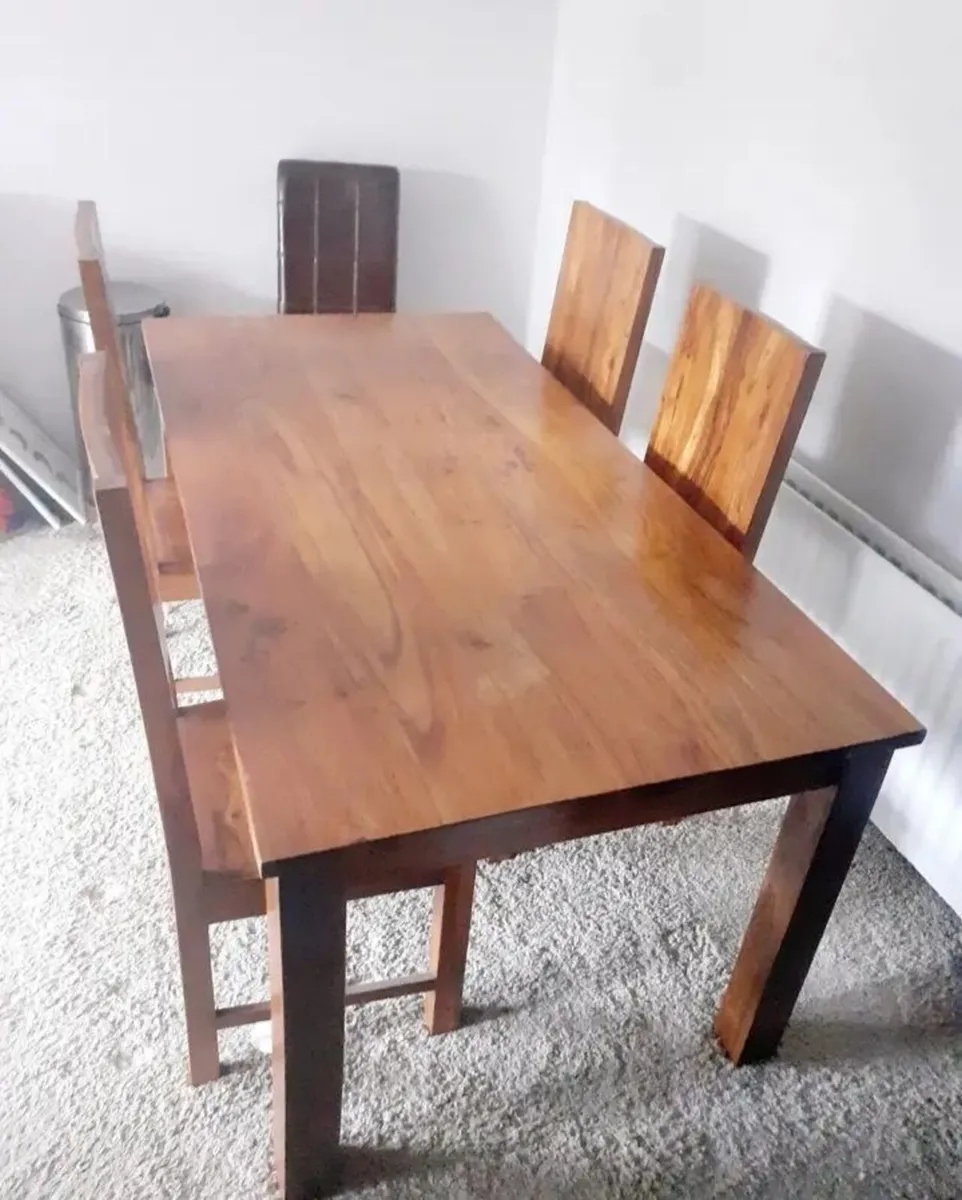 Table & chairs - Image 1
