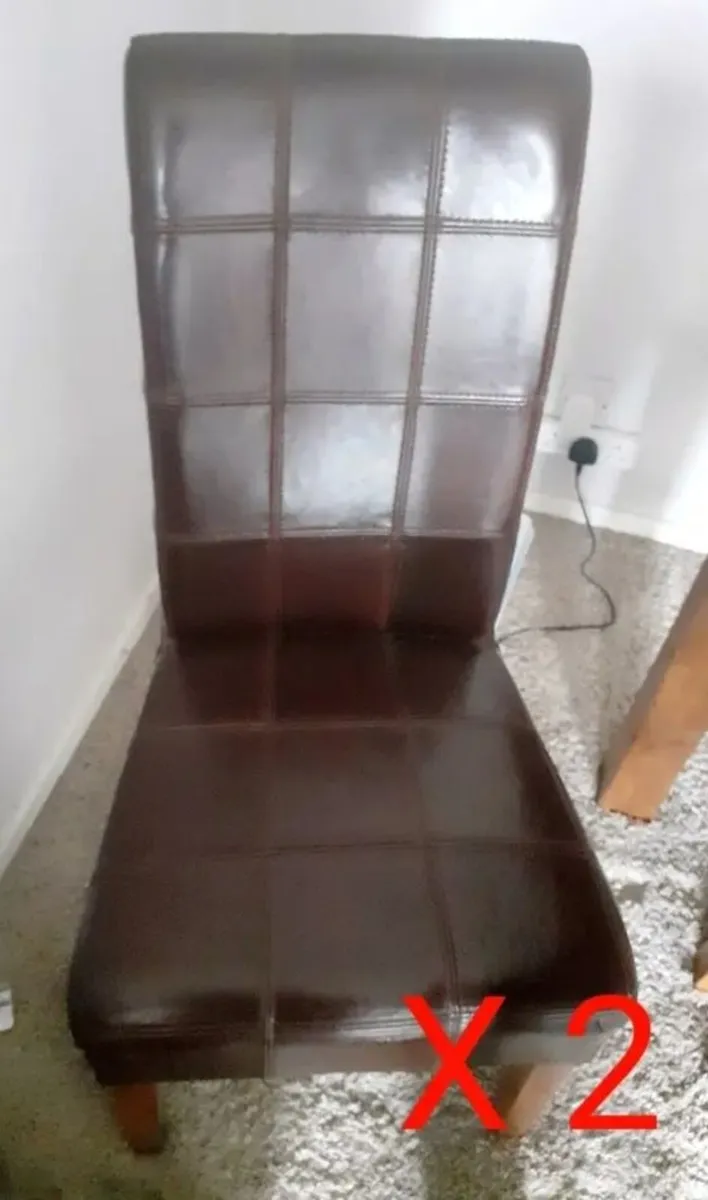 Table & chairs - Image 2