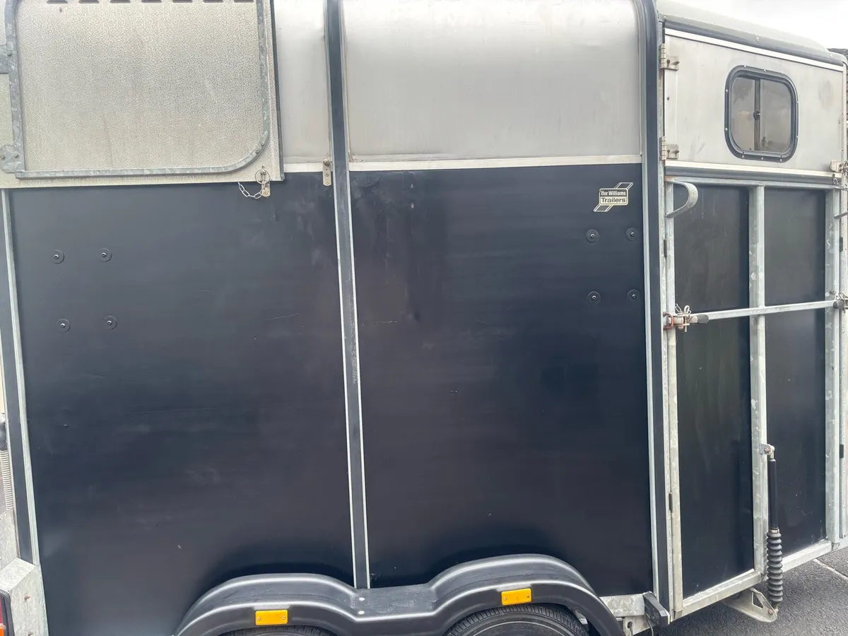 505 Ivor Williams horse box - Image 3