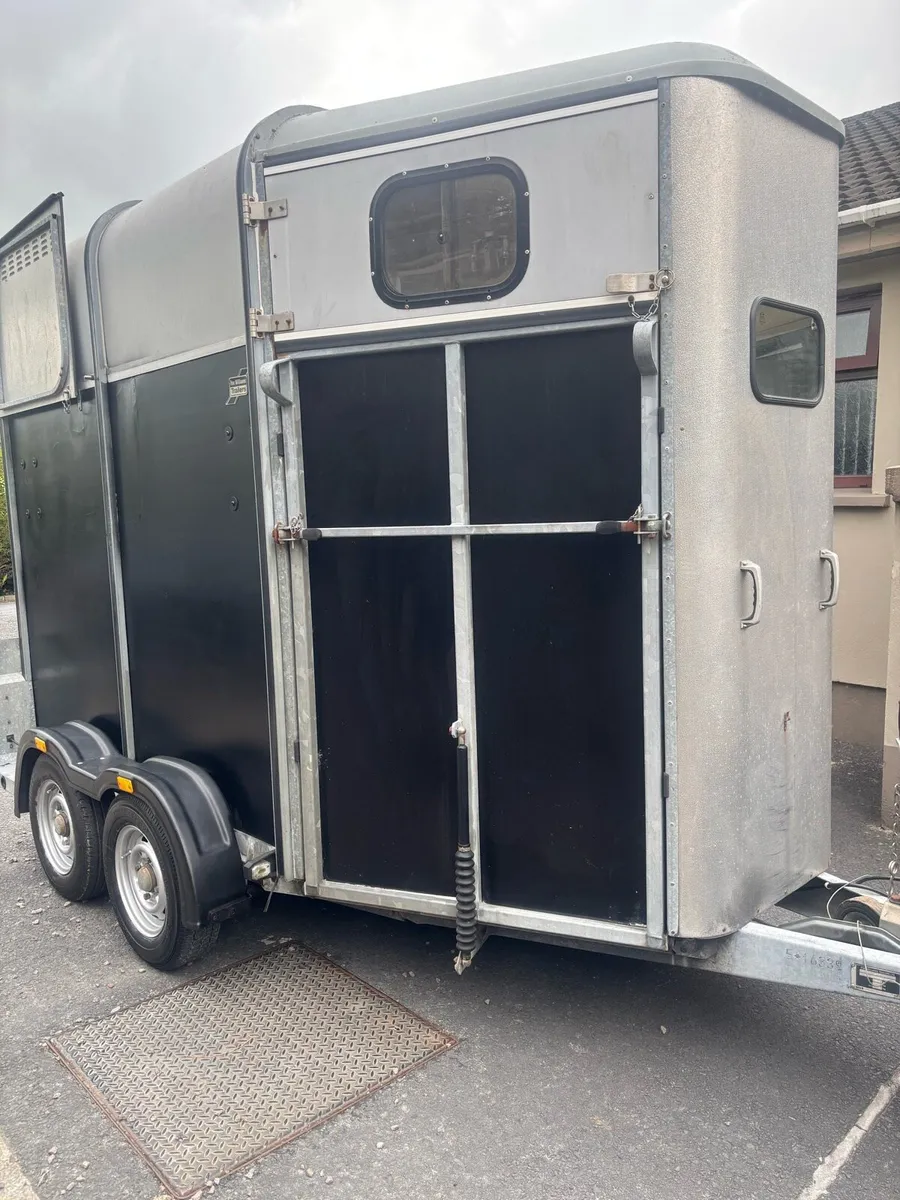 505 Ivor Williams horse box - Image 1