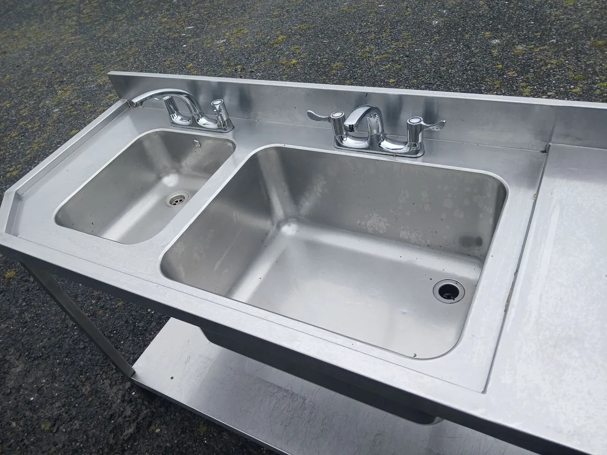 Hotel commercial sink units x showroom - Image 4