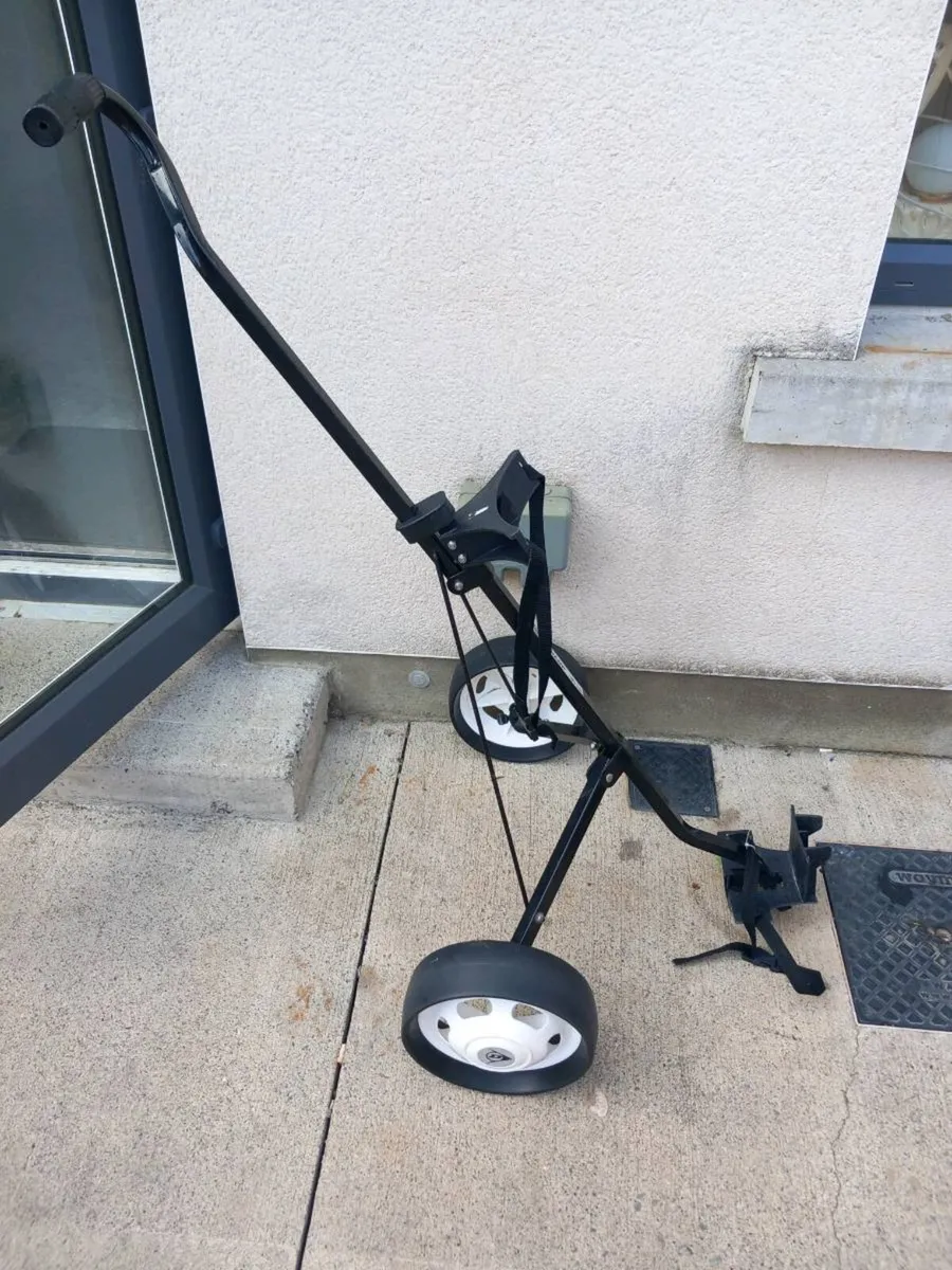 Dunlop golf trolley. - Image 1