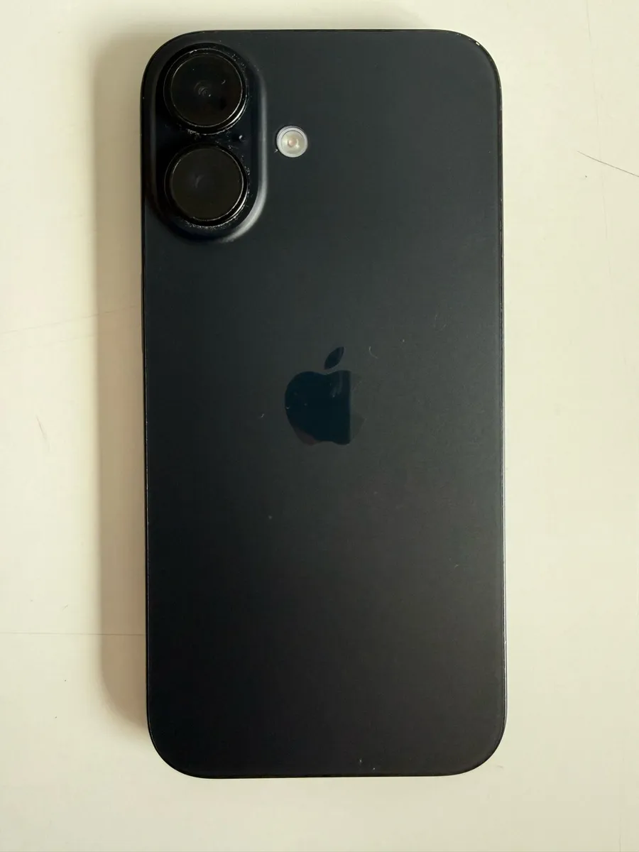 Apple IPhone 16 128GB (Locked To Three) - Image 2