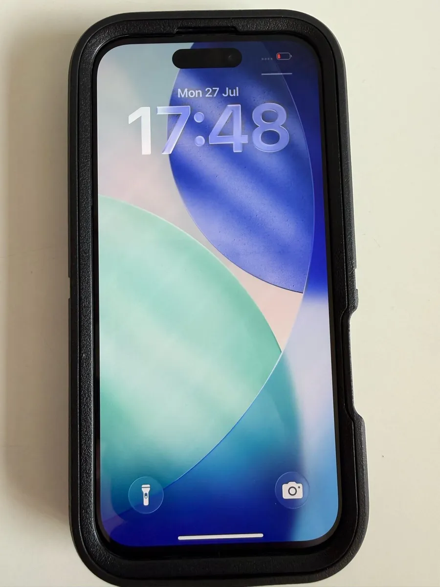 Apple IPhone 16 128GB (Locked To Three) - Image 4