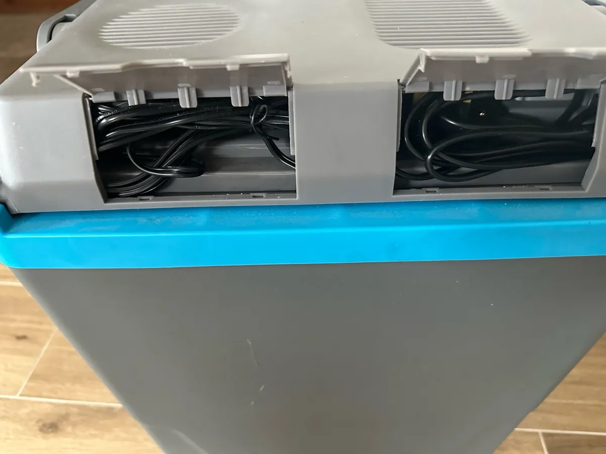 Hot and Cold Cooler Box - Image 2