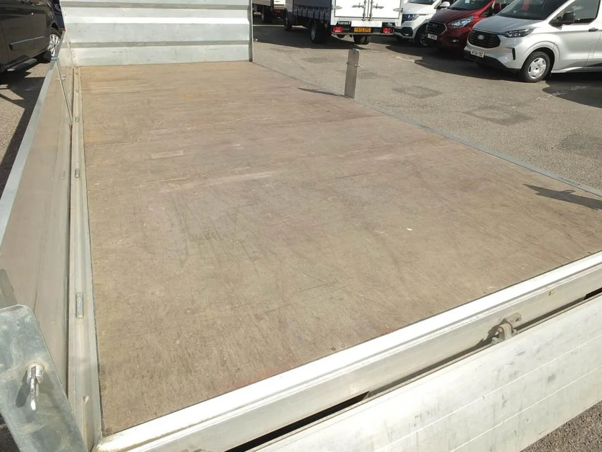VB - 2021 Iveco Daily Dropside Van - Image 2
