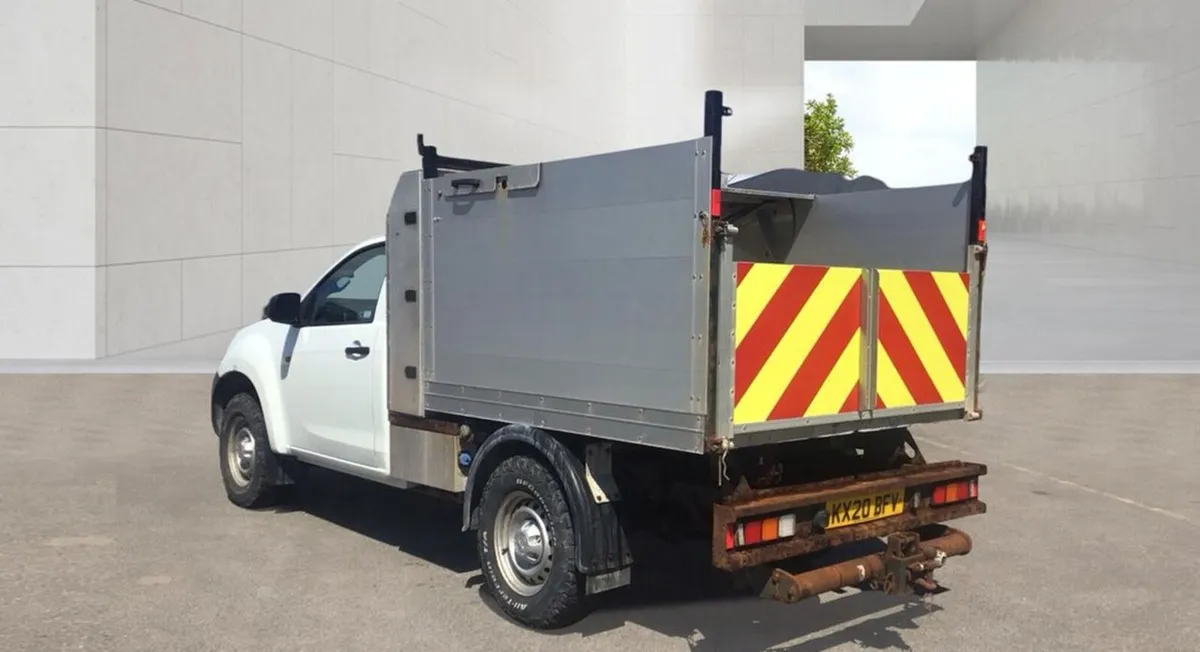 VB - 2020 Isuzu D-Max Tipper Van - Image 2
