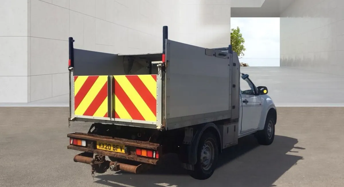 VB - 2020 Isuzu D-Max Tipper Van - Image 4