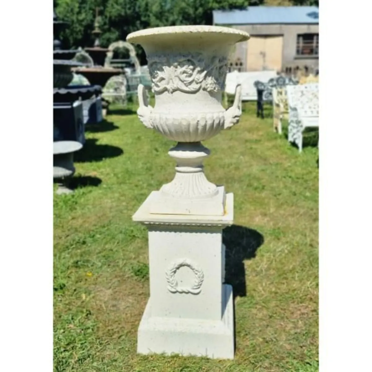 Urn on Pedestal White CH R 335C W - Image 1