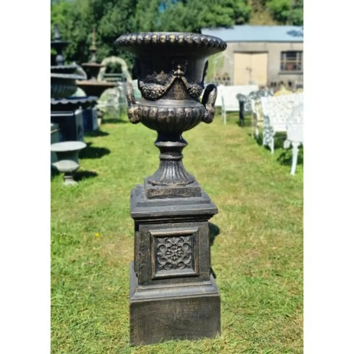 Urn on Pedestal CH R 312 B - Image 1