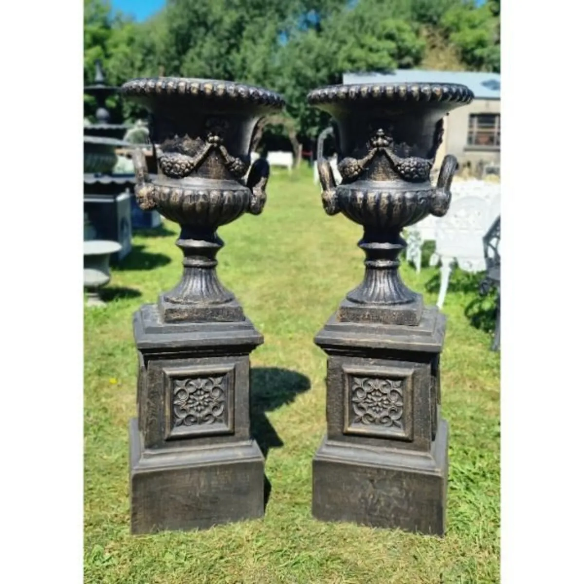 Urn on Pedestal CH R 312 B - Image 2