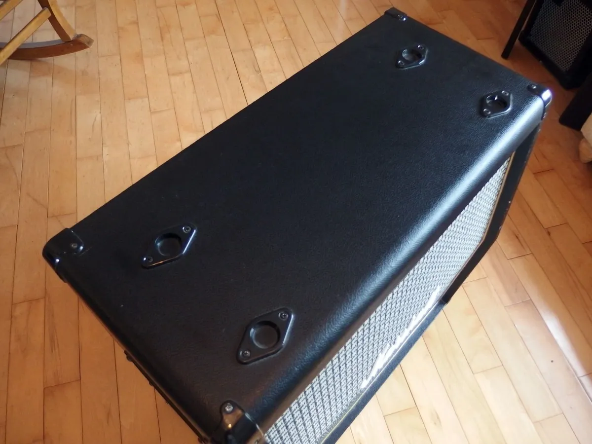 Marshall 4 x 12 speaker cabinet - Image 2