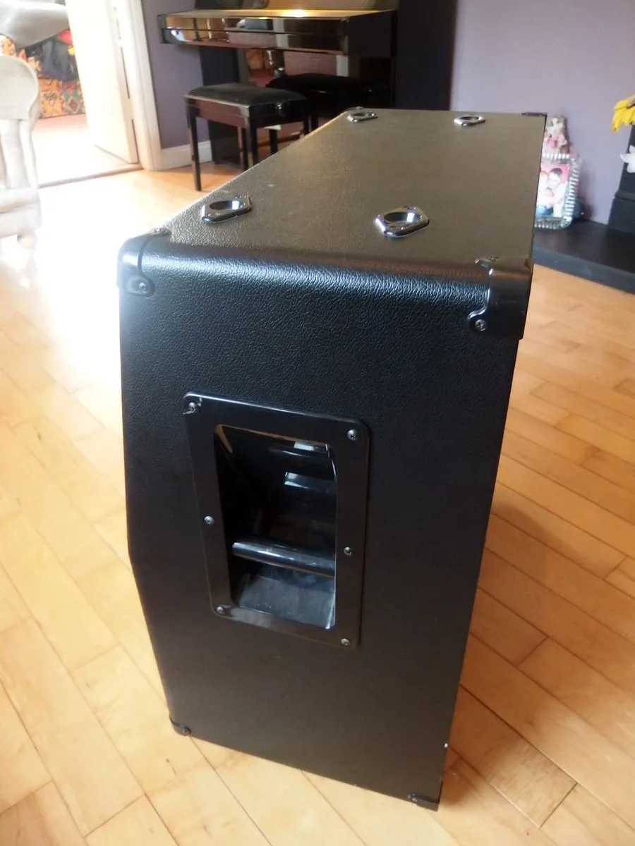 Marshall 4 x 12 speaker cabinet - Image 4