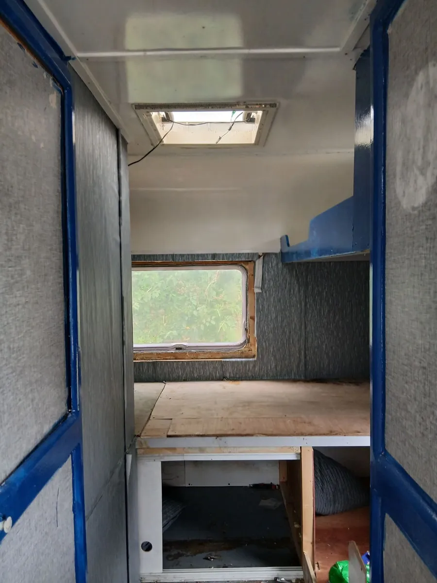 Caravan - Image 4