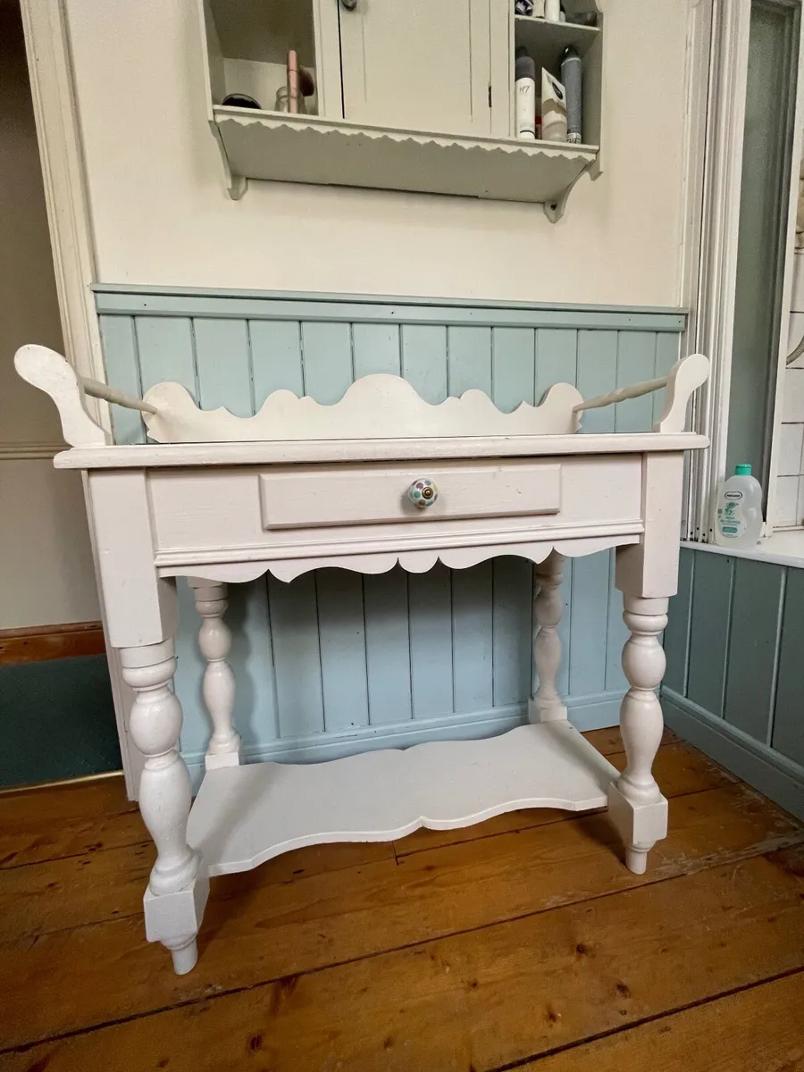 Vanity table - Image 2