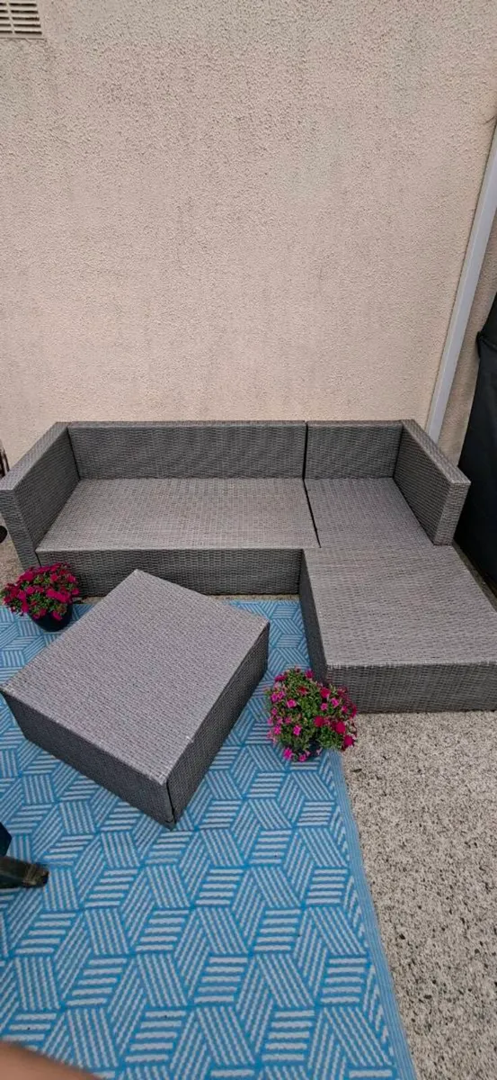 Rattan effect corner sofa - Image 4