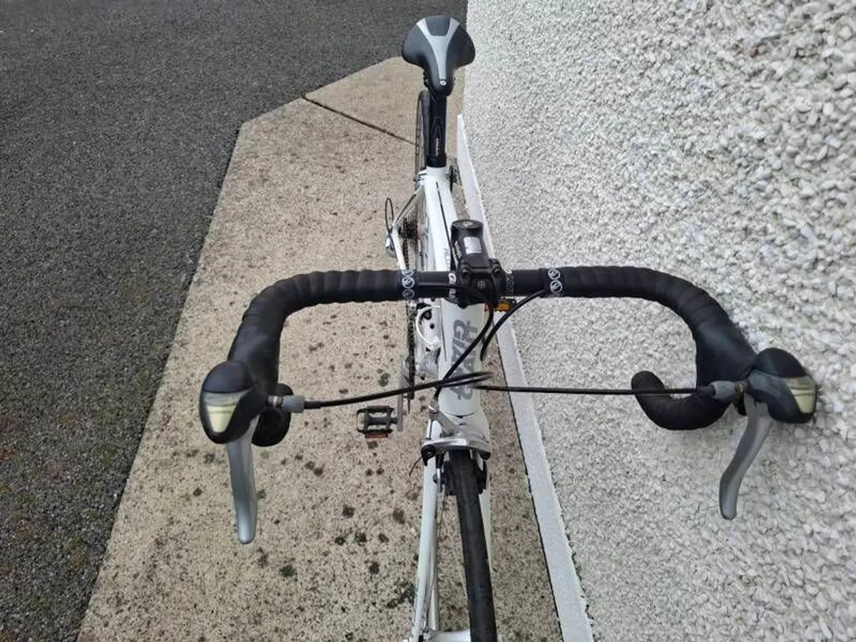 Giant racing bike. - Image 3
