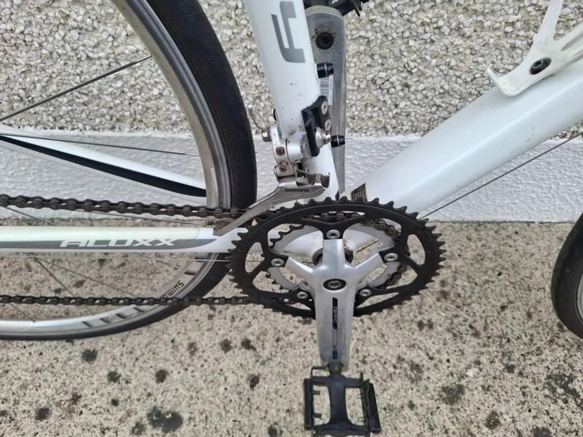 Giant racing bike. - Image 4